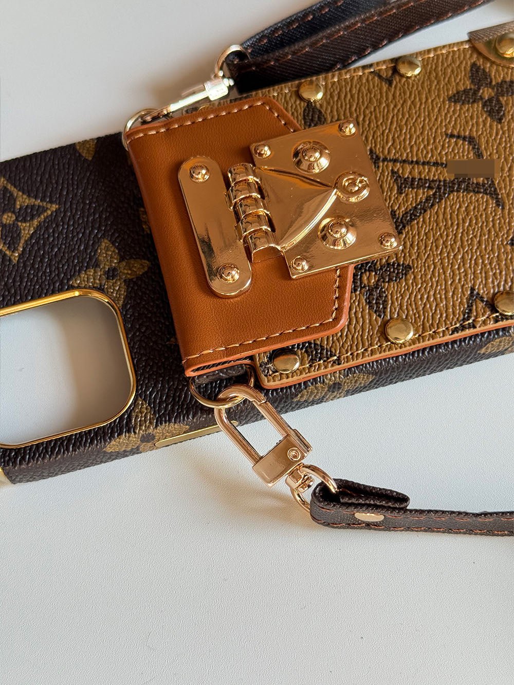 Brown iPhone case 2003| Accordion card holder (subject to the video) - The Luxe Case