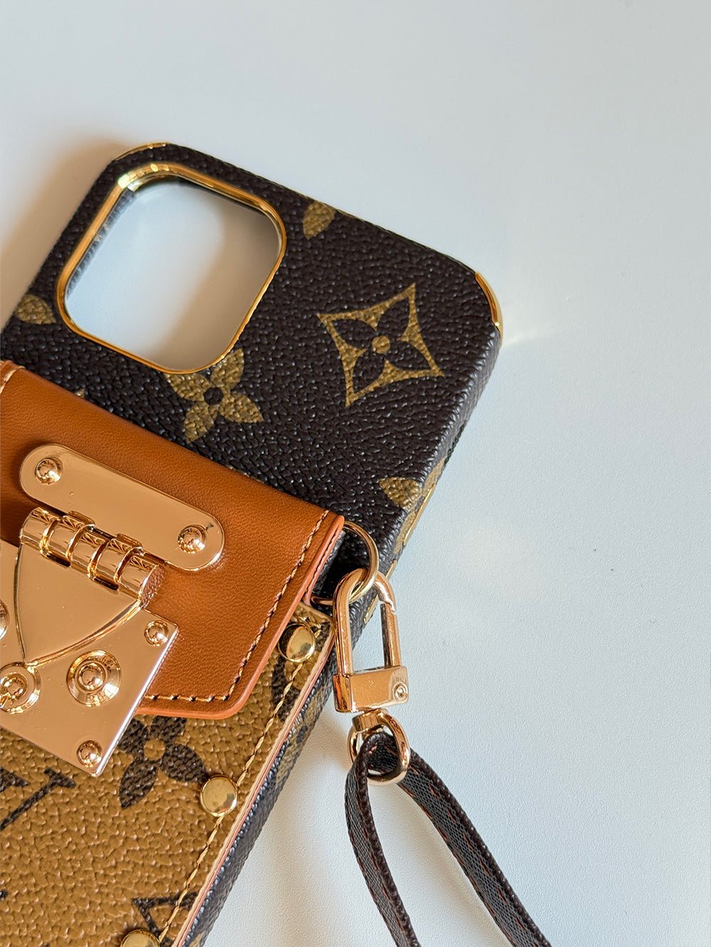 Brown iPhone case 2003| Accordion card holder (subject to the video) - The Luxe Case